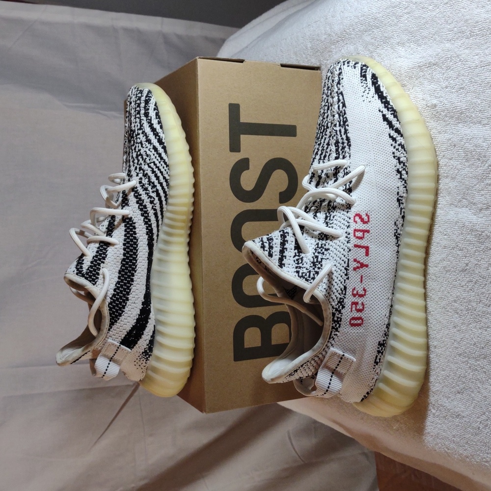 Adidas / Kanye Yeezy Boost 350 V2 Sneakers - WH/BK - Size 10.5 - Picture 5 of 17